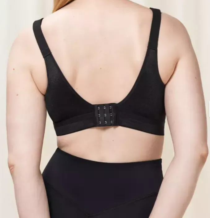 TRIUMPH <BR>
Triaction Workout Non-Wired Bra <BR>
White and Black <BR>